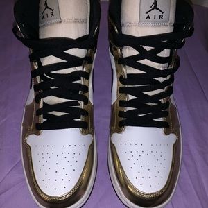 Jordan 1 mid metallic gold